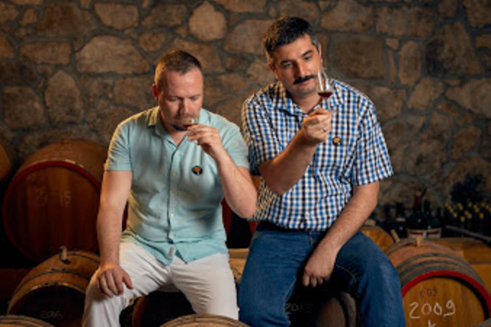 ZORAN I ILIJA IMAJU HOBI KOJI BI SVAKO POŽELEO! Dvojica Beograđana već godinama ocenjuju SRPSKE RAKIJE (FOTO)