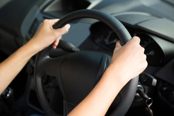 OVO DUGME U VAŠEM AUTOMOBILU OLAKŠAVA VOŽNJU: Svi ga imaju, ali NE ZNAJU da ga koriste