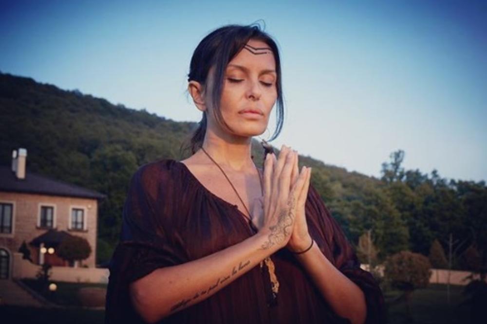 ELENA KARAMAN KARIĆ POSLATA SA SINOM U KARANTIN DALEKO OD KUĆE! Ćerka Verice Rakočević teško podnela ovu odluku