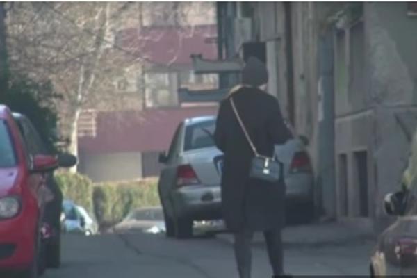 ANA MIHAJLOVSKI SVAKI DAN KOD GLUMCA U STANU, A ZA OVO ZNAJU SAMO KOMŠIJE: Voditeljka nepropisno VOZILA do zgrade!