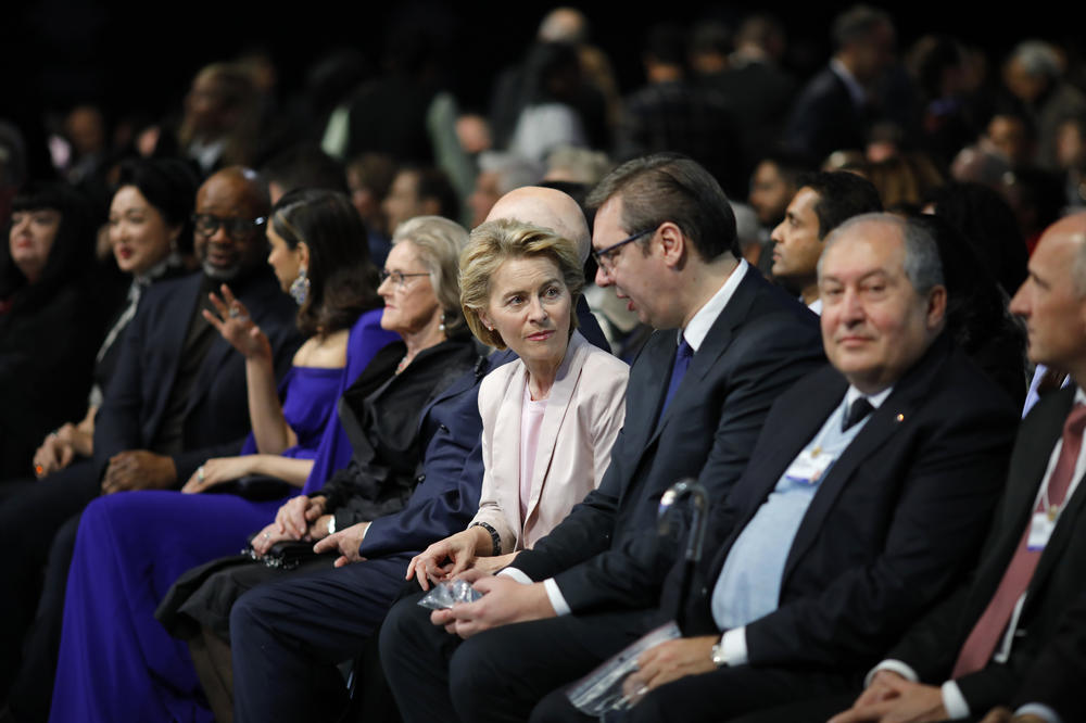 VUČIĆ OTKRIO KO JE O ČEMU PRIČAO U DAVOSU: Ja o dijalogu i taksama, Tači o vizama