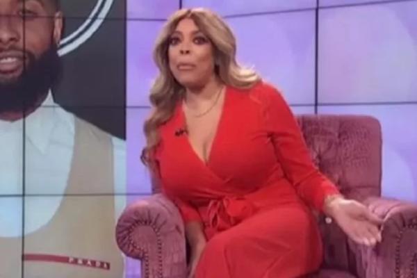 VODITELJKA USRED EMISIJE PUSTILA GOLUBA: Sve se čulo, izraz njenog lica govori sve! (VIDEO)