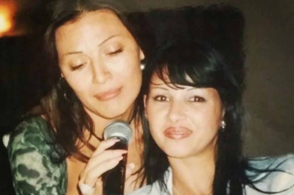 NA FOTKI SU LJUDI MISLILI DA JE CECA! TINA IVANOVIĆ POKAZALA SESTRU: Javnost vidi na slici 2 FOLK DIVE, a nisu!