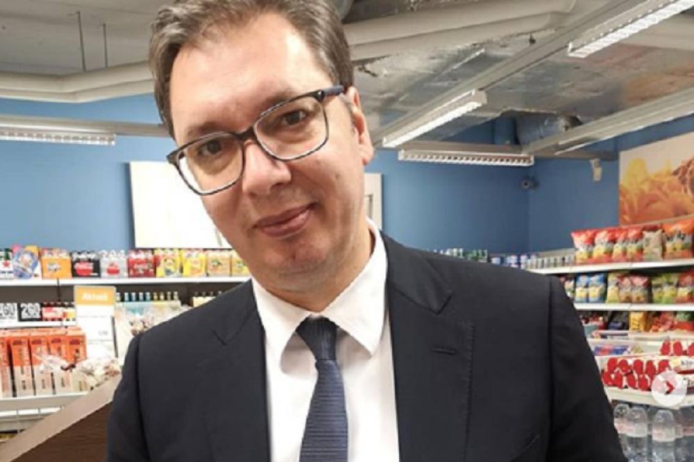 VUČIĆ JE OBJAVIO FOTOGRAFIJU IZ 1977. GODINE: Ovo je baš INTIMNO!