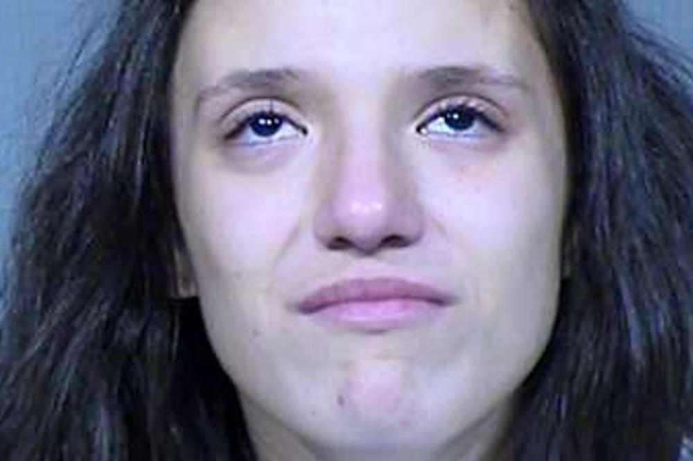 DECI JE PEVALA USPAVANKE DOK IH JE GUŠILA: Detalji zločina ove MAJKE su nešto najstrašnije ikad! (VIDEO)