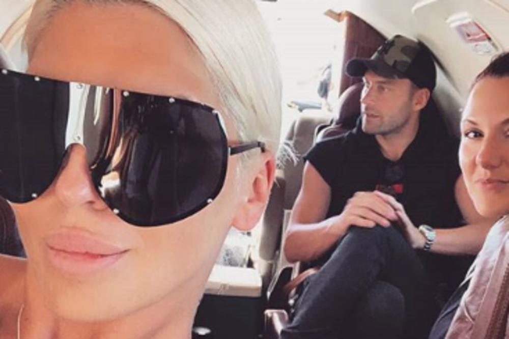 SVOJU SNAJU OBOŽAVA, A OVO JE SESTRA DUŠKA TOŠIĆA: Oblači se kao Karleuša i ima BUJNI DEKOLTE od kog OČI ISPADAJU!