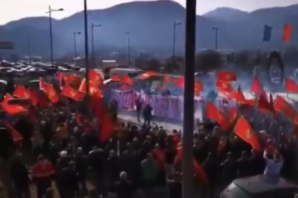 NA CETINJE NEMA ŠETNJE: Milove pristalice održale skup PROTIV LITIJA! Uzvikivali: Branićemo Crnu Goru od dušmana!