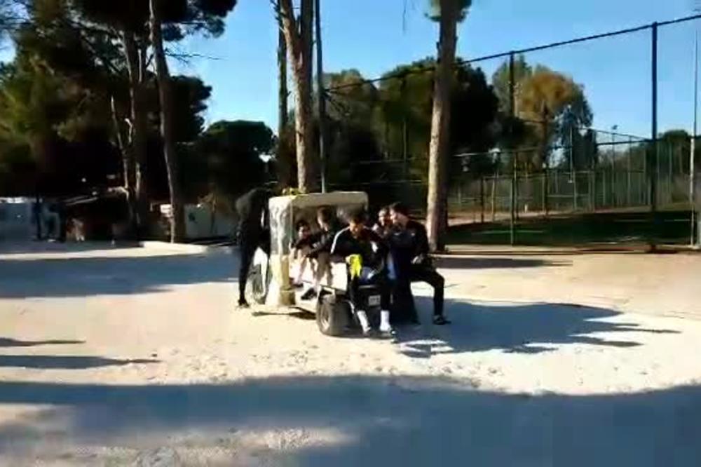 IGRAČI PARTIZANA KAO U FILMU "MARATONCI": 10 ih se potrpalo u kamiončić, morali su da izbace Sadika!