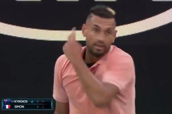 KIRJOS OPET UDARIO NA NADALA: Ismevao ga uz vađenje gaća iz zadnjice usred meča, a onda je isto uradio i protivnik!