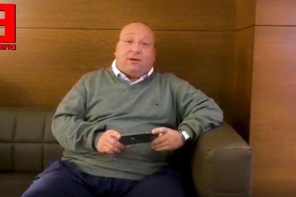 BESNI NAVIJAČI NAPALI VLADIMIRA VULETIĆA: Njegovi odgovori na brutalne prozivke dugo će se prepričavati (VIDEO)