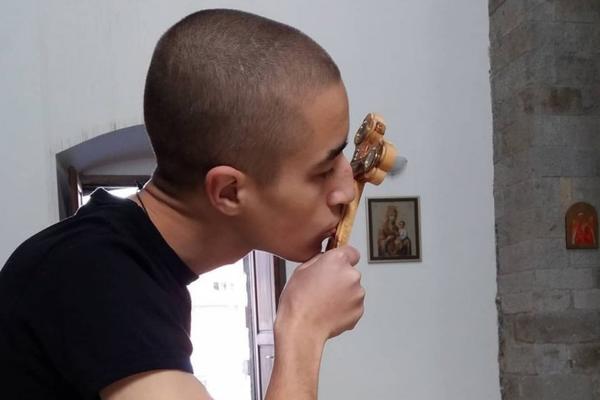 SULEJMAN SE VRATIO VERI SVOJIH PREDAKA I SAD POMAŽE SRPSKOJ DECI: Pravoslavlje su nam uzeli NASILNO!