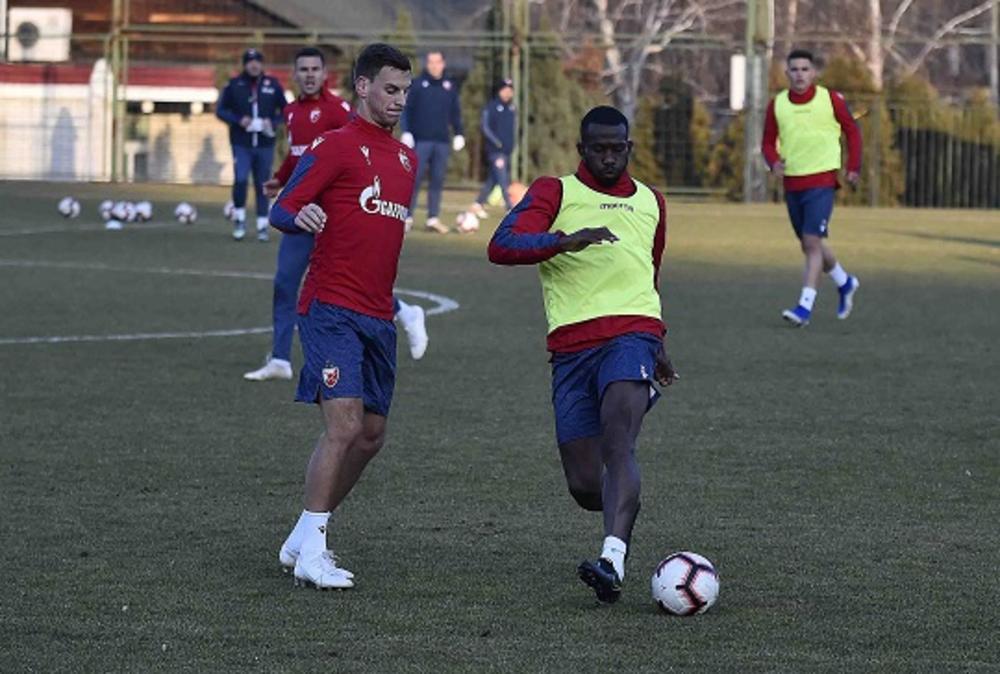 Seku Sanogo na treningu Zvezde sa Vulićem u duelu  
