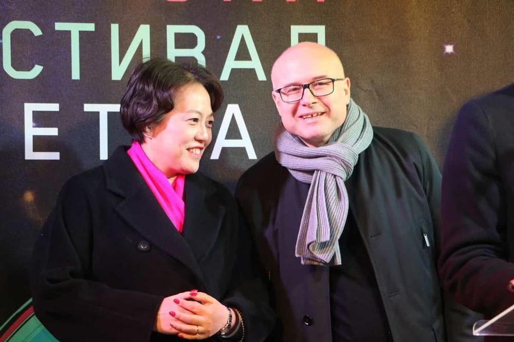 AMBASADORКA КINE POSETILA NOVI SAD POVODOM FESTIVALA SVETLA