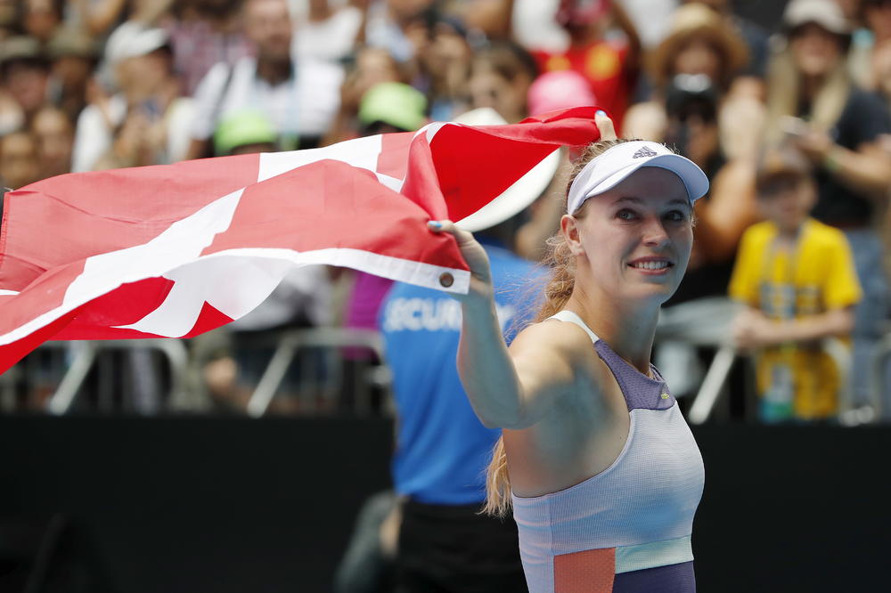 PRELEPA KARO, MNOGO ĆEŠ NAM NEDOSTAJATI: Novakova zgodna komšinica otišla u penziju, on joj poslao poruku za kraj!