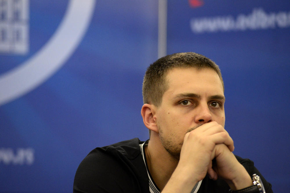 ČIM JE DOŠAO U SRBIJU MILOŠ BIKOVIĆ SE ODMAH VIDEO SA OVE DVE DEVOJKE! Jednu stvar im je veoma zamerio