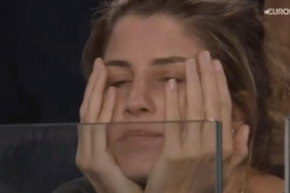 MIRKA FEDERER UMALO NIJE DOBILA SRČANI UDAR: Face koje je pravila usred drame na meču moraju da se vide!