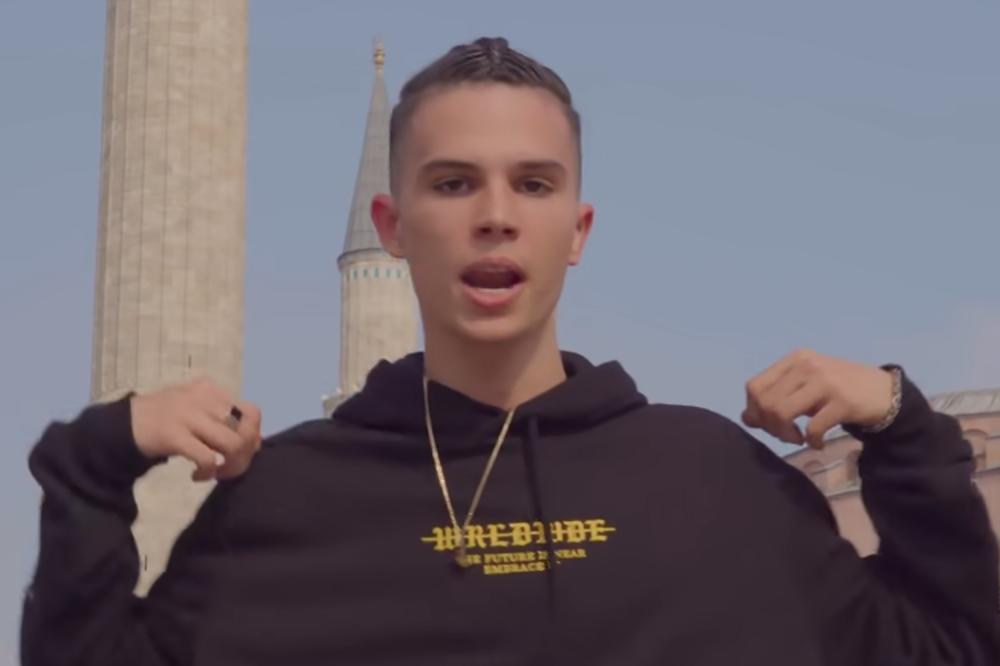 VOJAŽ NAKON RASKIDA SA BRESKVICOM KAO RAZELEKTRISANI MOLEKUL! Sasvim nekontrolisano ponašanje, NEĆETE GA PREPOZNATI