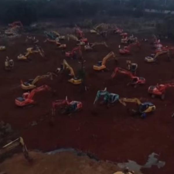 NESTVARNI PRIZORI IZ KINE! Stotine bagera danonoćno radi na gradnji nove bolnice koja MORA DA SE ZAVRŠI ZA 10 dana!