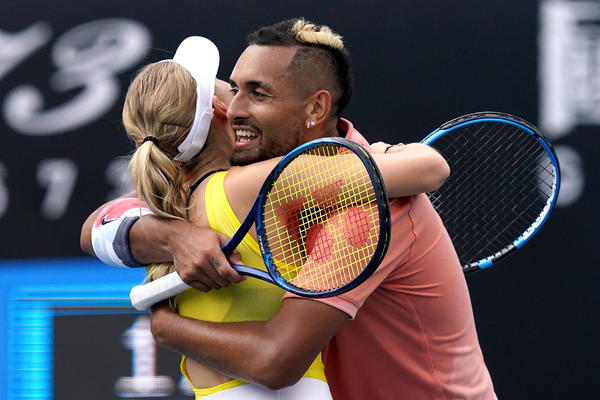 PUSTI, BRE, KIRJOSA! GLEDAJ NJU! Nik je odabrao lepoticu da igra s njim u dublu! Stigla naslednica Kurnjikove!