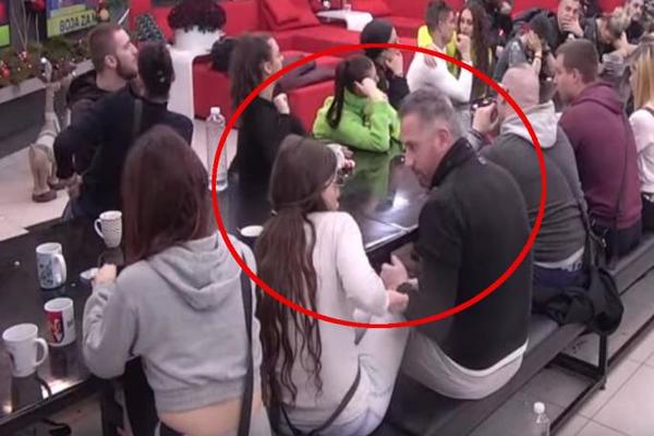 NAPUŠI MI SE BRE K**CA, DA LI JE JASNO: Dragana nasrnula na Tortu u prenosu uživo, nastao HOROR! (VIDEO)