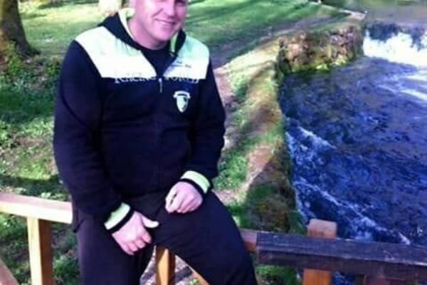 BOSANAC TRAŽIO GODIŠNJI ODMOR, PA GA GAZDA ODVALIO OD BATINA: Tukao ga je pištoljem pola sata, epilog je nerealan!