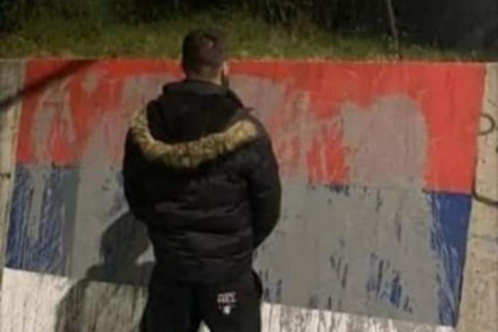 CRNOGORAC URINIRA PO SRPSKOJ ZASTAVI DOK POZIRA DA GA SLIKAJU: Ova fotka dovela je Srbe do ludila! (FOTO)