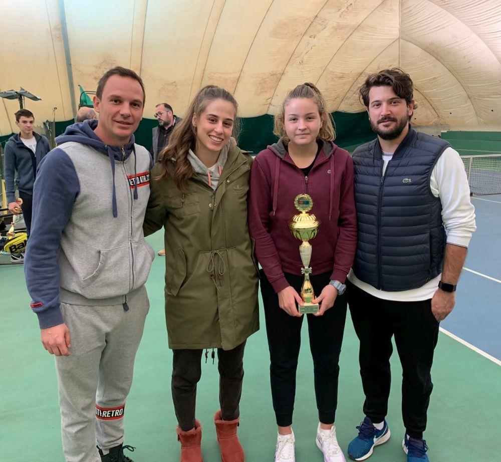 Tijana Sreteović u društvu Ivane Jorović