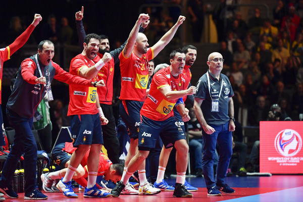 HRVATSKA NA KOLENIMA: Španija je opet na vrhu Evrope!