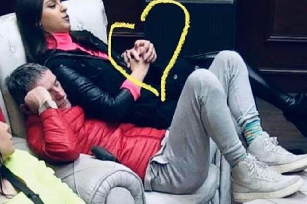 VOLI DEDA MALO MEDA! Miona završila kod Lepog Miće u zagrljaju! (FOTO)