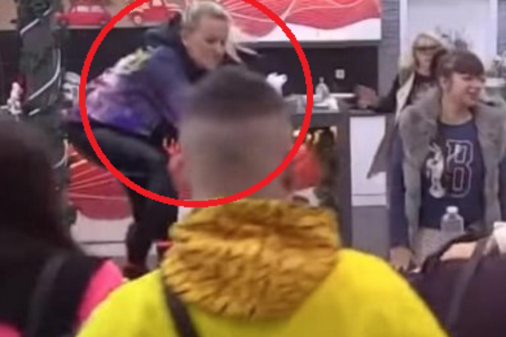 POGODILA GA FLAŠOM! ŽESTOK OKRŠAJ U ZADRUZI: Hoće da joj POLOMI VILICU! (VIDEO)