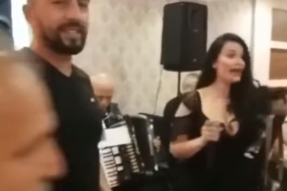 IZVADILI PIŠTOLJE I PUCALI, PEVAČICA U STRAHU KRENULA DA BEŽI: Indi doživela incident na SVADBI, veselje PRESELO!