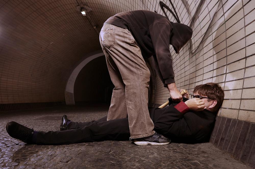 TRI PIJANA MUŠKARCA TUKLI SE USRED POLICIJSKOG ČASA U ČAČKU: Policija je došla, a onda je jedan uradio nezamislivo!