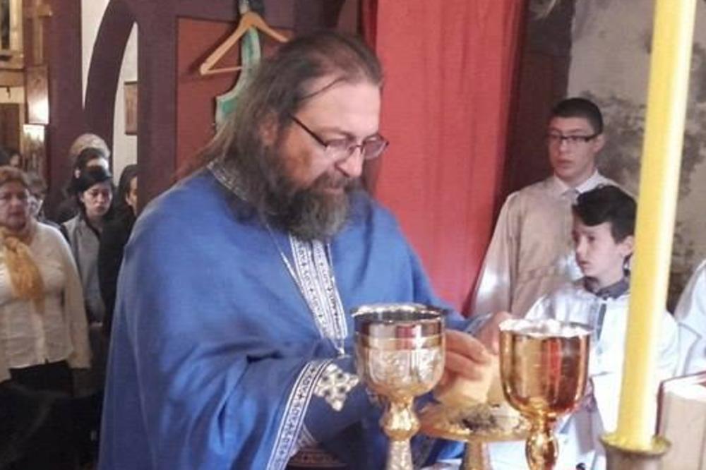 POLICIJA CRNE GORE UPALA U KUĆU SVEŠTENIKA DOK JE BIO NA LITURGIJI! Njegov sin je uhapšen zbog TROBOJKE (VIDEO)