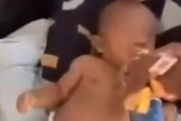 RODITELJI HRANE BEBU VOTKOM, ISPLIVAO ŠOK SNIMAK: U svoju odbranu rekli su nešto SKANDALOZNO! (VIDEO)