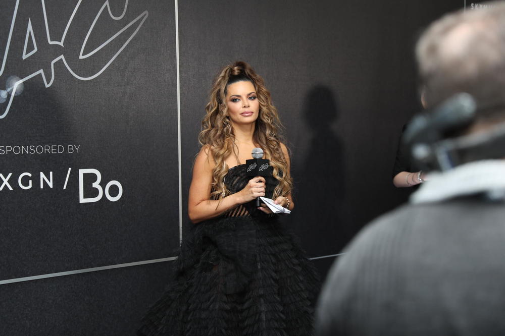 ESPRESO NA LICU MESTA! Voditelji na MAC 2020 svojim stajlingom zasenili sve javne ličnosti (FOTO)