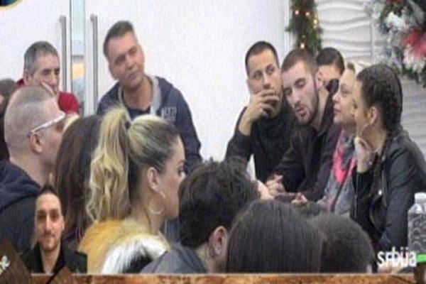 ON BAŠ HOĆE DA IH OPET SMUVA! Lepi Mića poslao baš NJIH DVOJE U izolaciju!