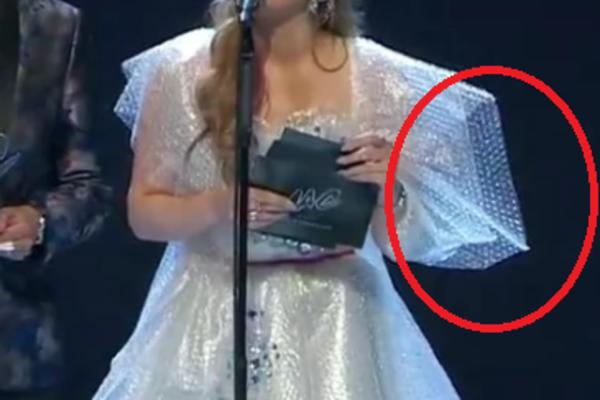 SAD SMO SVE VIDELI! Pevačica se na MAC-U pojavila u PUCKETAVOJ KESI: Ovo je najveći ŠOK STAJLING viđen u SRBIJI