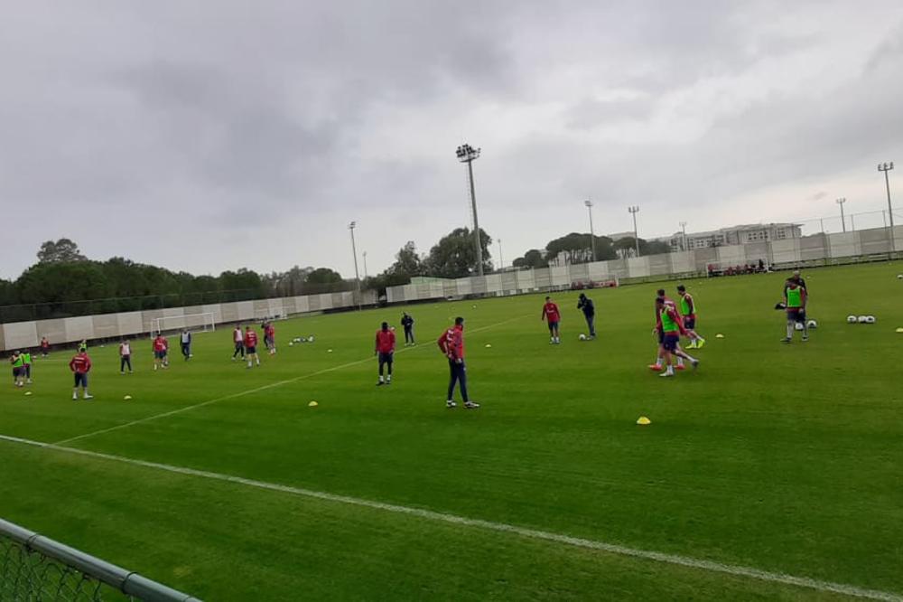 PRŠTALO U BELEKU: Stanković hvalio Gavrića i Sanoga! Borjan se branio od teniskih loptica!