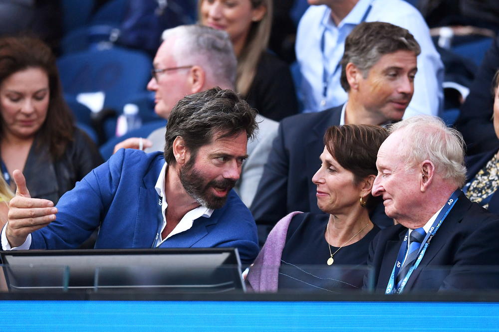 Legendarni Rod Lejver gleda ovaj meč