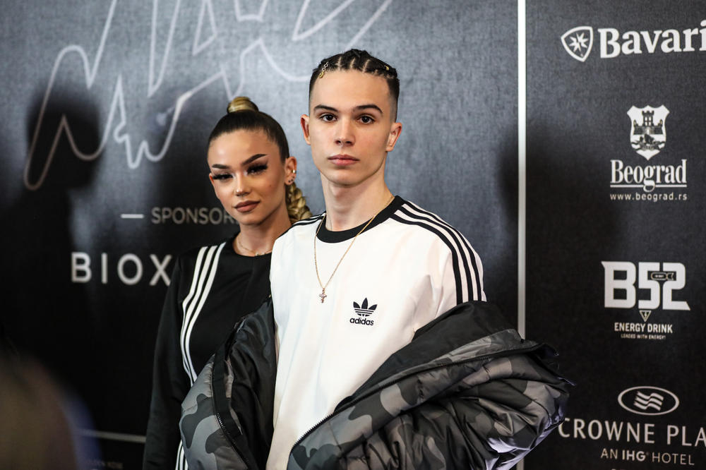 BRESKVICA PUCA POSLE RASKIDA! PROVOKATIVNE FOTOGRAFIJE OSVANULE NA INSTAGRAMU: Bomabstične grudi sevaju, ONA VRELA!