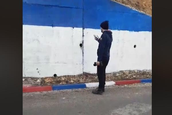 NOVI NEMIRI U CRNOJ GORI ZBOG TROBOJKE: Mladi štite srpsku zastavu u Pljevljima (VIDEO)