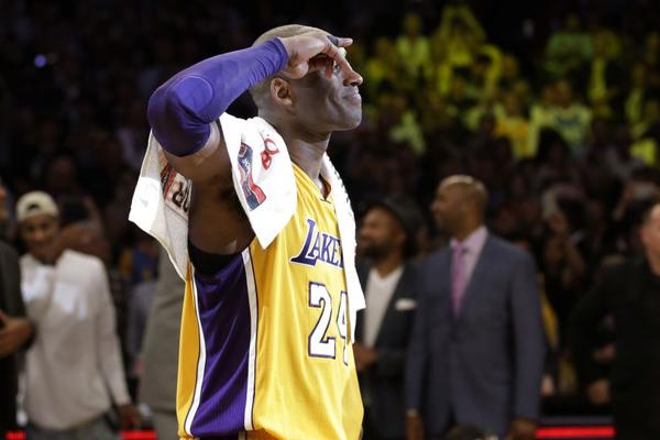 KOBI I ĐOKOVIĆ SU NAVIJALI ZA ISTI FUDBALSKI KLUB: Taj tim će danas odati poštu tragično poginulom Brajantu!