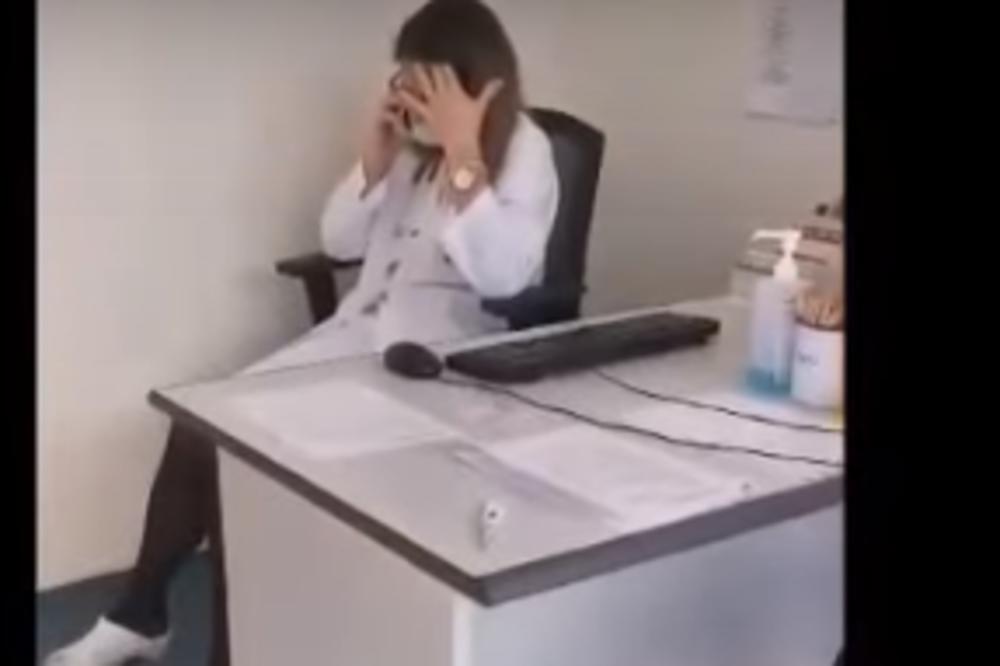 SKANDALOZAN SNIMAK IZ BALKANSKE BOLNICE: Doktorka vodi privatan razgovor usred pregleda BOLESNOG DETETA (VIDEO)