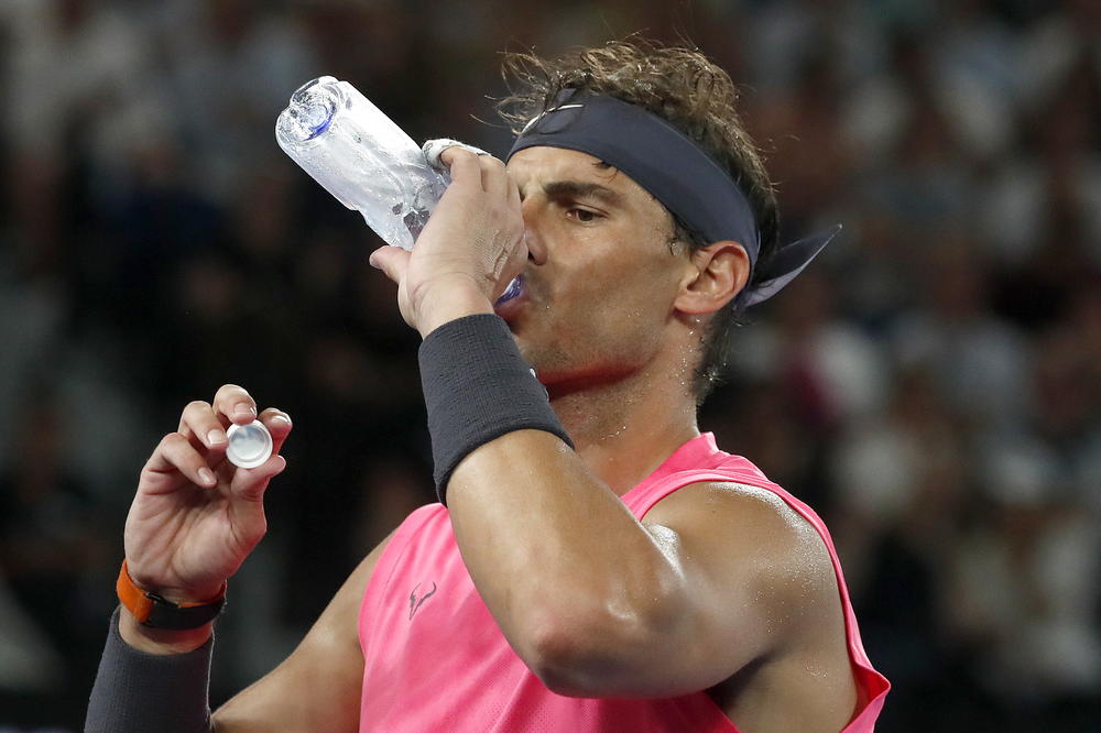 KORONAVIRUS SPREČAVA NADALA DA PREUZME TRON: Rafa se uplašio - ne može da prihvati Noletov poklon!