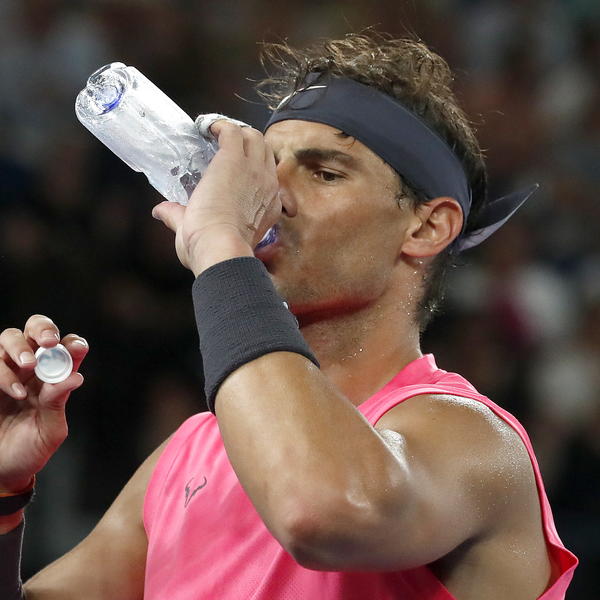 KORONAVIRUS SPREČAVA NADALA DA PREUZME TRON: Rafa se uplašio - ne može da prihvati Noletov poklon!