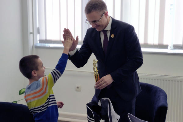 MALI VLADA JE BACIO PET MINISTRU STEFANOVIĆU! Razlog za ovo je baš POSEBAN!