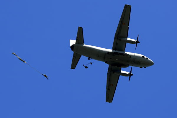TRAGIČNA PRIČA O PARU IZ NEPALA: Oboje izgubili živote u AVIONSKIM NESREĆAMA, zbog muža pilota počela da LETI