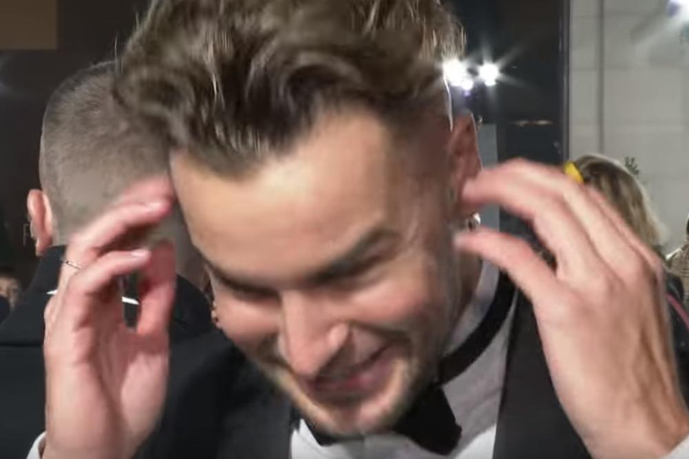 RIJALITI ZVEZDA PRETUKLA FOTOGRAFA, PESNIČIO GA U GLAVU! Skandal na dodeli TELEVIZIJSKIH nagrada!