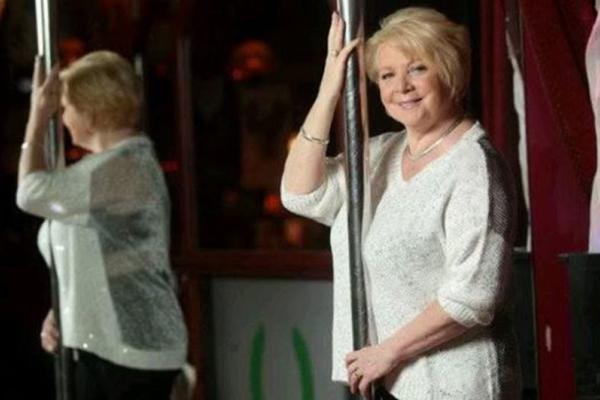 TE NOĆI SAM SPAVALA SA 14 MOMAKA: Ona tvrdi da je imala se*s sa 3.000 muškaraca, DOK JE NJEN MUŽ U SOBI PORED