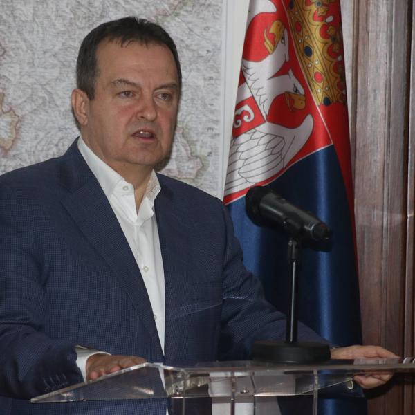 DAČIĆ O BRAČNOM PARU U KARANTINU: Muž Srpkinje zaražen koronavirusom NIJE SRBIN, i ONA JE DALA KRV NA ANALIZU